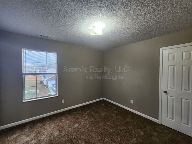 Building Photo - 5886 Ravensway Dr