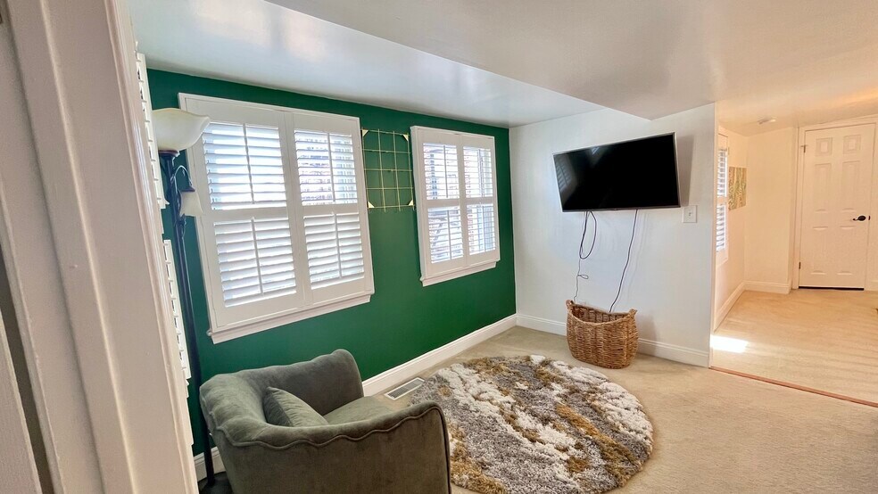 Loft den 1 - 512 Cathedral St