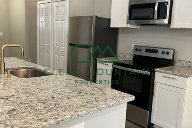 Building Photo - Beautifully Updated 4BR/2BA Home with Modern Finishes and Newly Built Dog Park!