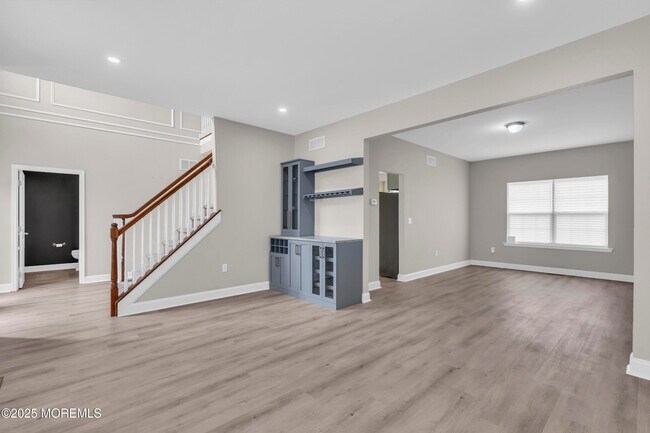 Building Photo - 12 Wintergreen Ct