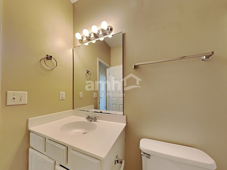 Building Photo - 2749 Palmetto Hall Blvd