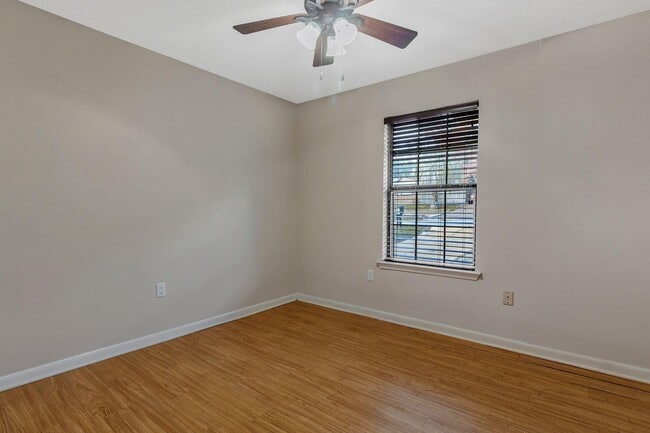 Building Photo - 400 31st St