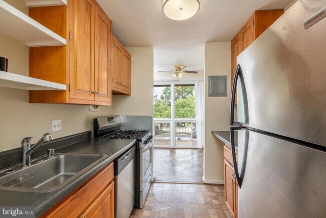 Building Photo - 22 Manor Cir