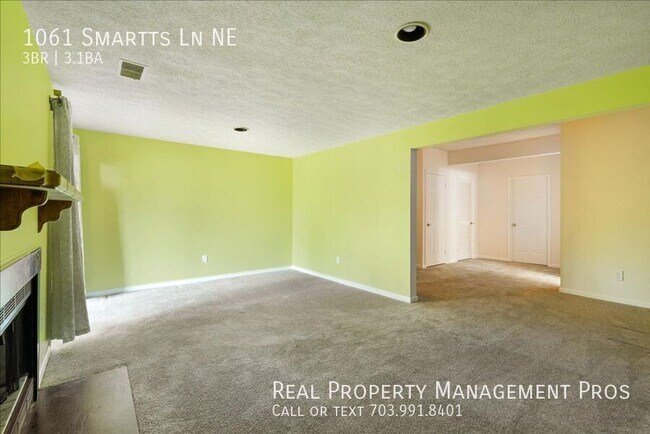 Building Photo - 1061 Smartts Ln NE