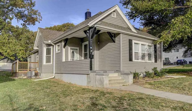 Building Photo - Must See 3 Bedroom Near Creighton!!