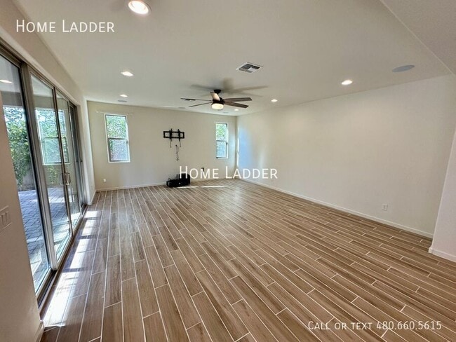 Building Photo - 3133 N Loma Vista