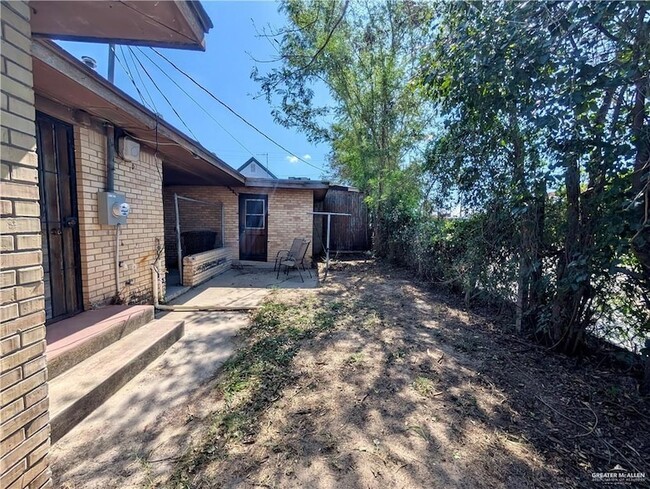 Building Photo - 1015 Fresno Ave