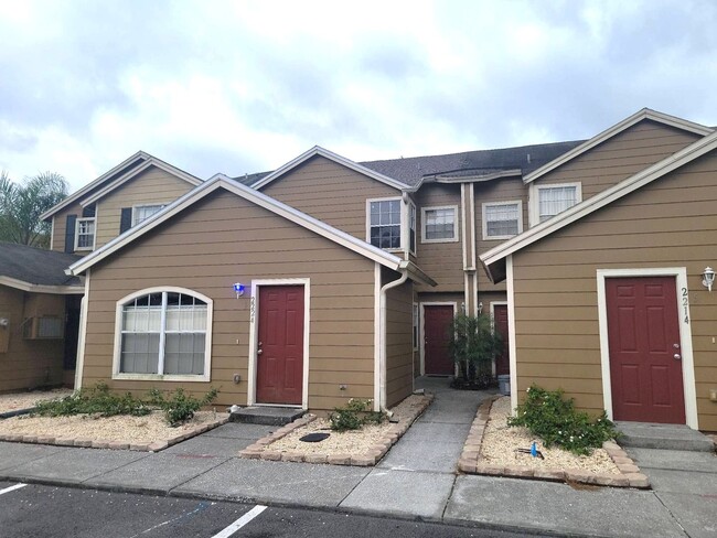 Building Photo - 2224 Fan Palm Dr
