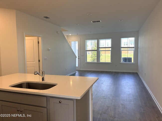 Building Photo - 193 Brandon Lks Dr