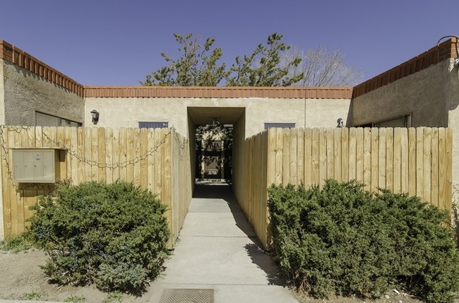 7509 Pennsylvania Lane NE Albuquerque, New Mexico 87110 - 7509 Pennsylvania Ln NE