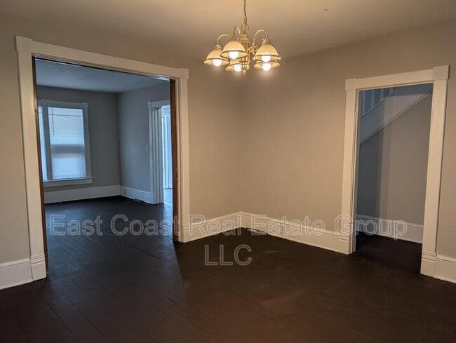 Building Photo - 304 1/2 W Martin St, Martinsburg, WV