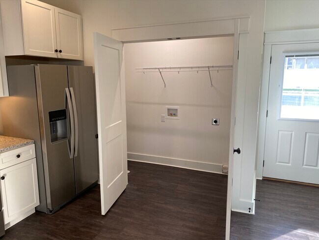 Laundry facilities - 121 Cooper Rd