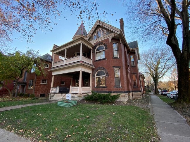 Primary Photo - Neil Ave 1043-1045 NCR