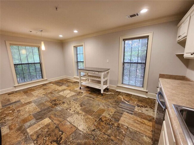 Building Photo - 27309 Plantation Dr NE