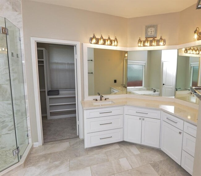 Building Photo - 8517 Sweet Cherry Dr