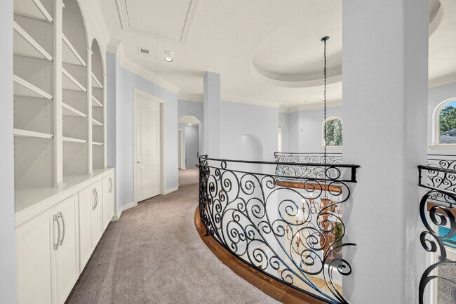 Building Photo - Exceptional 5-bedroom home (2 down) in desirable Woodlands Country Club with landscape & pool mai...