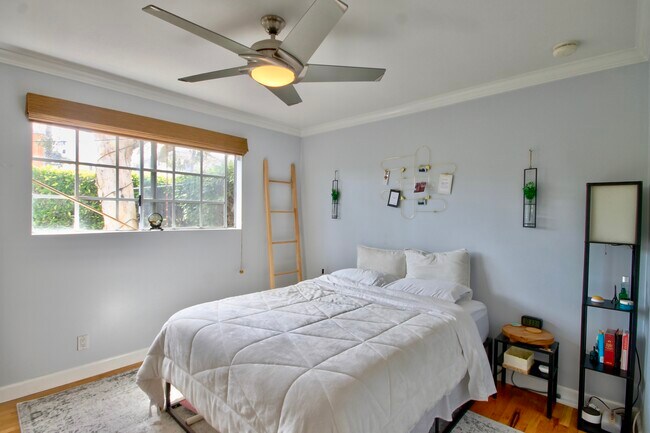 Building Photo - 631 Pacific St