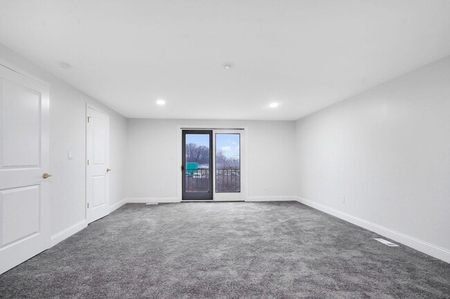 Building Photo - Beautifully Updated 4 Bed / 2.5 Bath Colon...