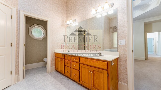 Building Photo - 68 Heartwood Dr