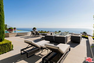 Building Photo - 6 Mystique