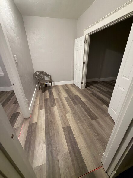 Building Photo - 907 Chartiers Ave