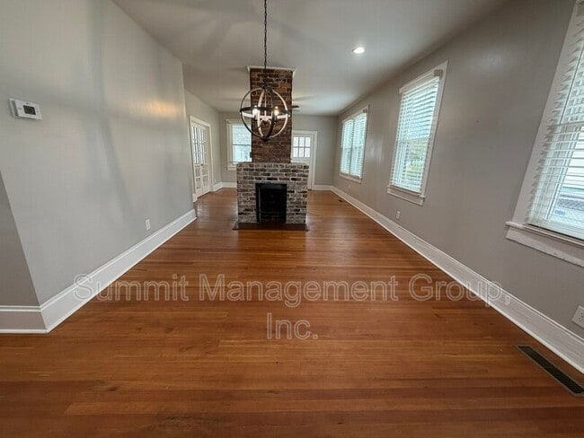 Building Photo - 8 N Broad St