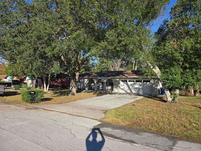 Building Photo - 7251 McGinnes Ct