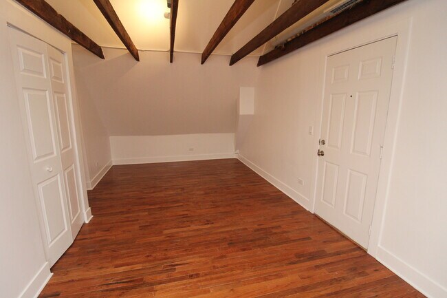 Building Photo - 1362 N Bosworth Ave