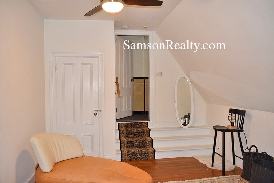 Building Photo - 368 Thayer St