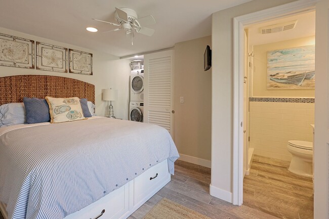 Building Photo - Spectacular 2 Bd/2Ba Glorietta Bay Condo.