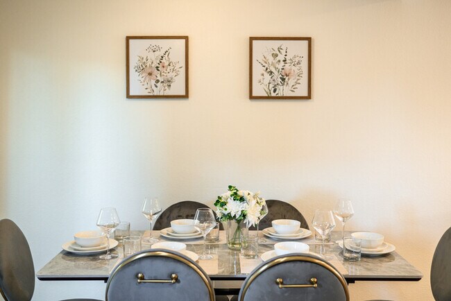 Building Photo - 734 Claraday St