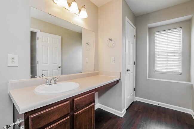 Building Photo - 141 Bellfare Dr