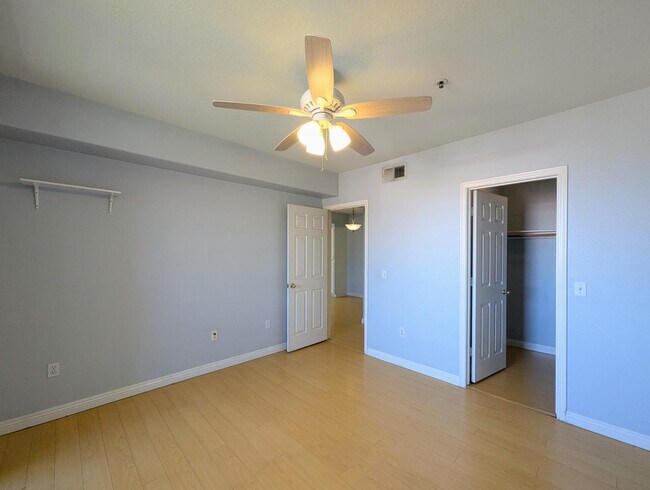 Building Photo - 4925 E Desert Cove Ave