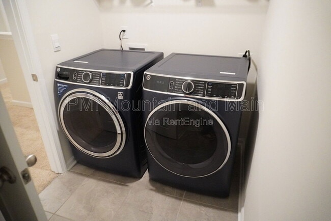 Building Photo - 210 Creekview Rd