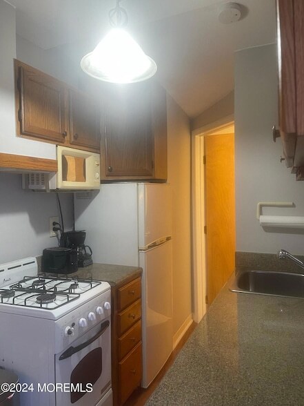 Building Photo - 605 Central Ave