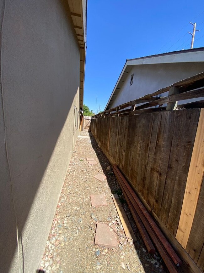 Building Photo - SW Visalia Home coming soon!