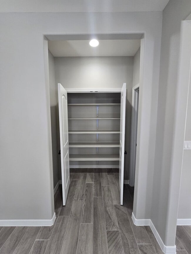 Building Photo - LUXURIOUS EASTSIDE HOME FOR RENT
