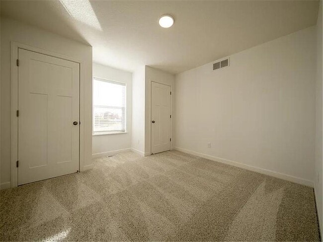 Building Photo - 1073 Jubert Dr