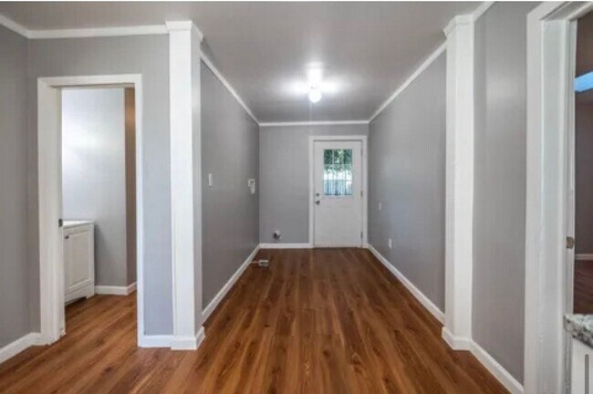 Building Photo - Cozy 2 Bed 1 Bath House in Council Bluffs!