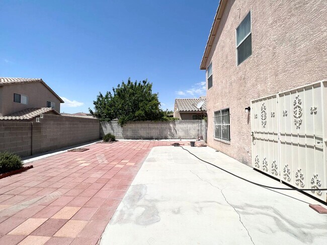 Building Photo - 5717 W Dewey Dr