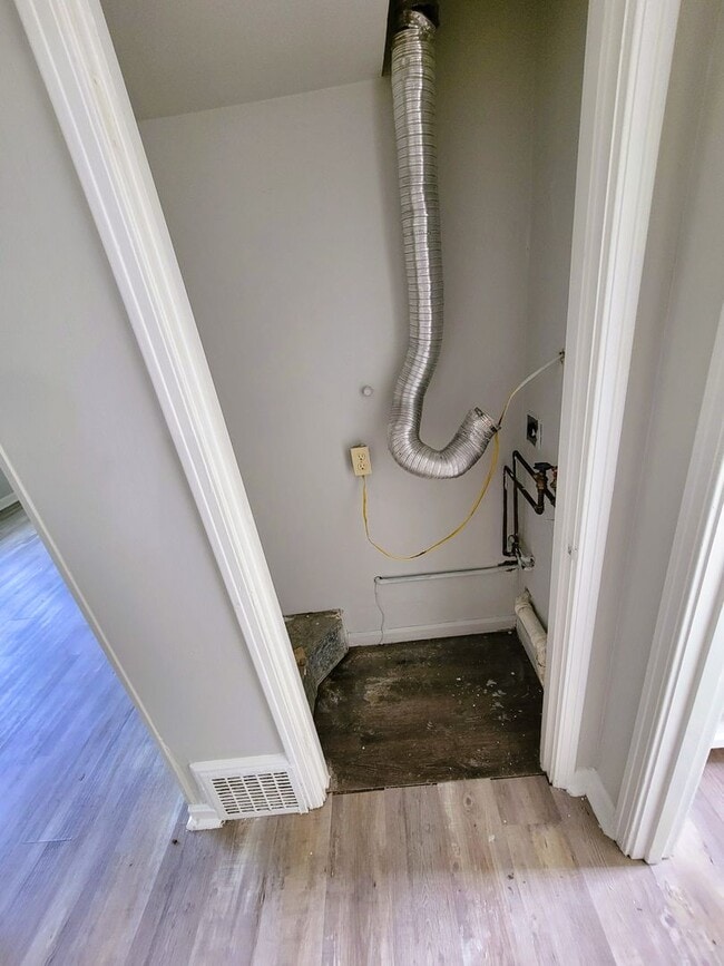 Building Photo - Newly Remodeled 4 bed 1 bath in Pleasant R...