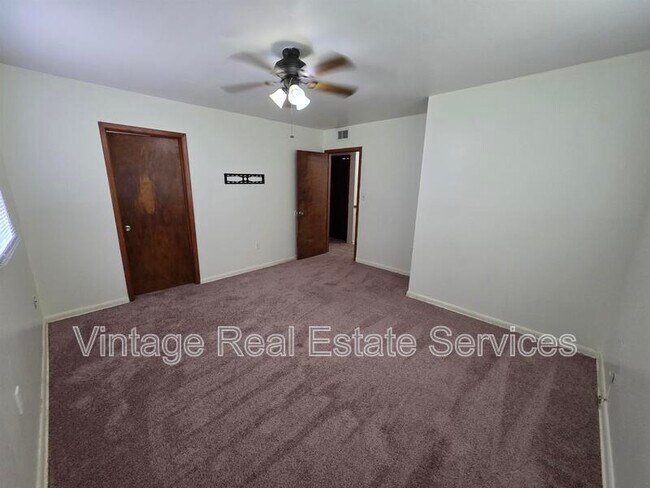 Building Photo - 1103 N Crystal Terrace