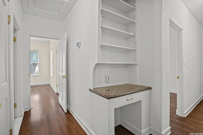 Building Photo - 144 Greenlawn Dr