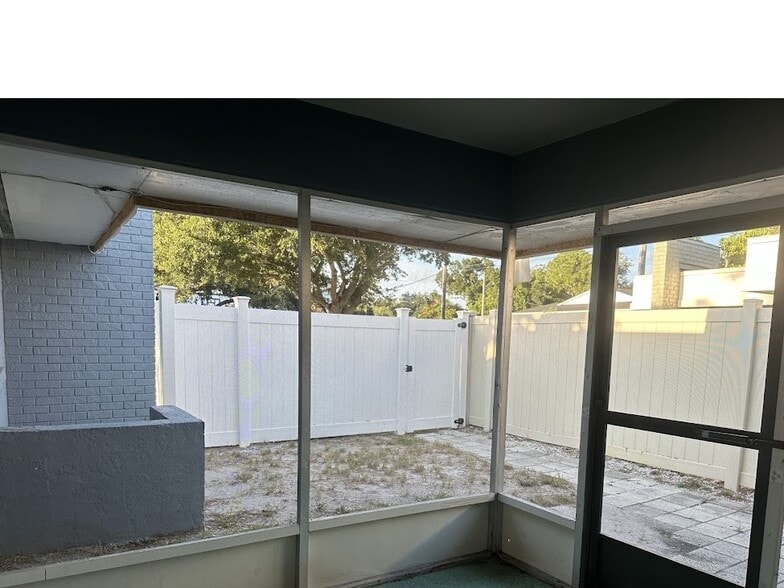 Building Photo - 3369 Barnsdale Dr