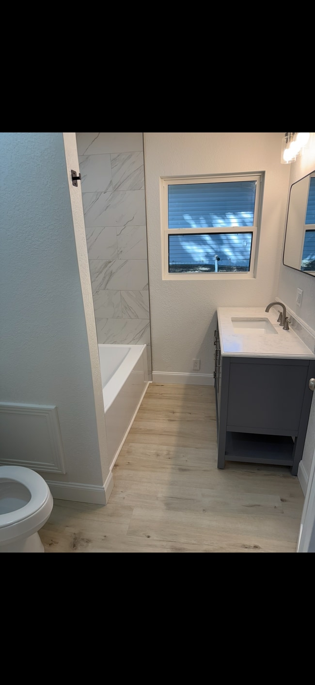 Building Photo - 112 Poplar St