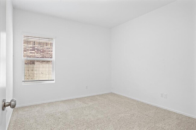 Building Photo - 1613 Brueggerhoff Rd