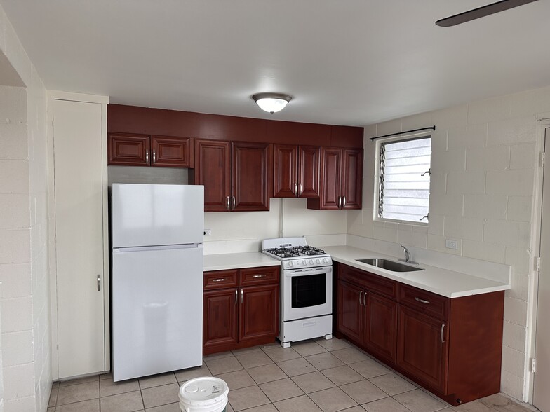 Building Photo - 1628 Kahai St