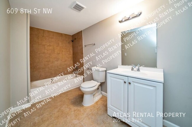 Building Photo - 609 8th St NW