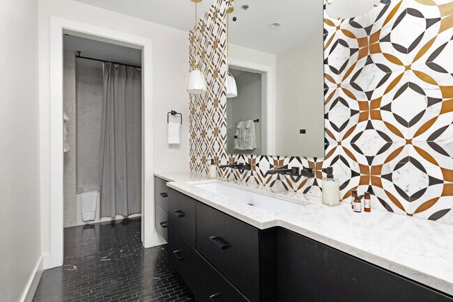 Building Photo - 126 2nd Ave N