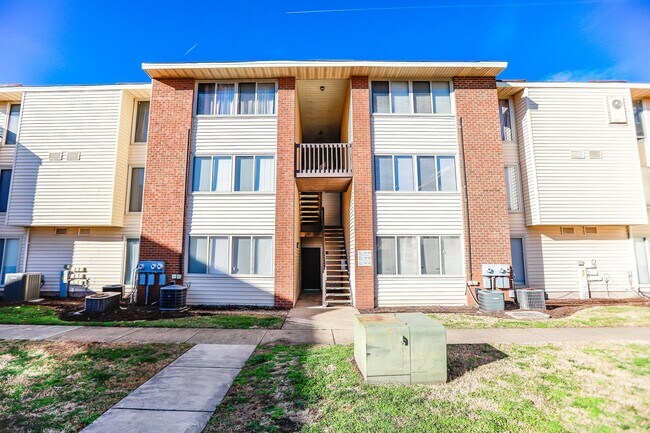 Building Photo - 11 Haverford Ct
